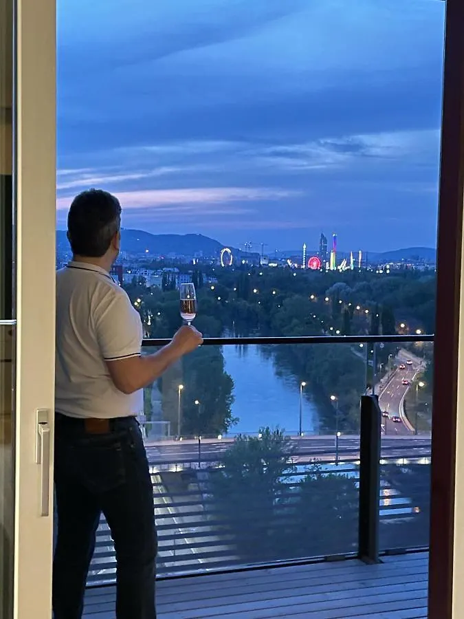 Royal Swan Skyline, Wien